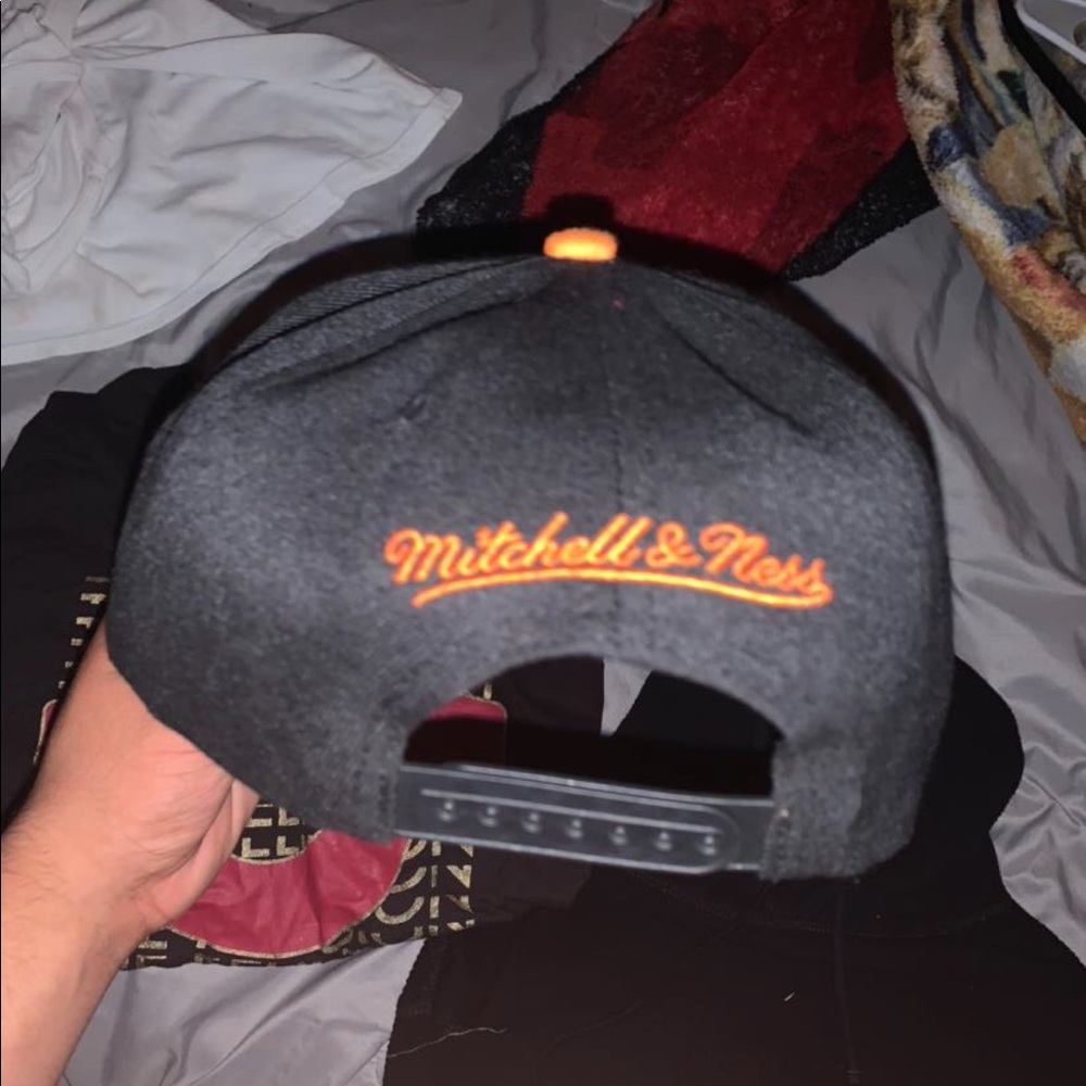 Knicks hat - Picture 2 of 3